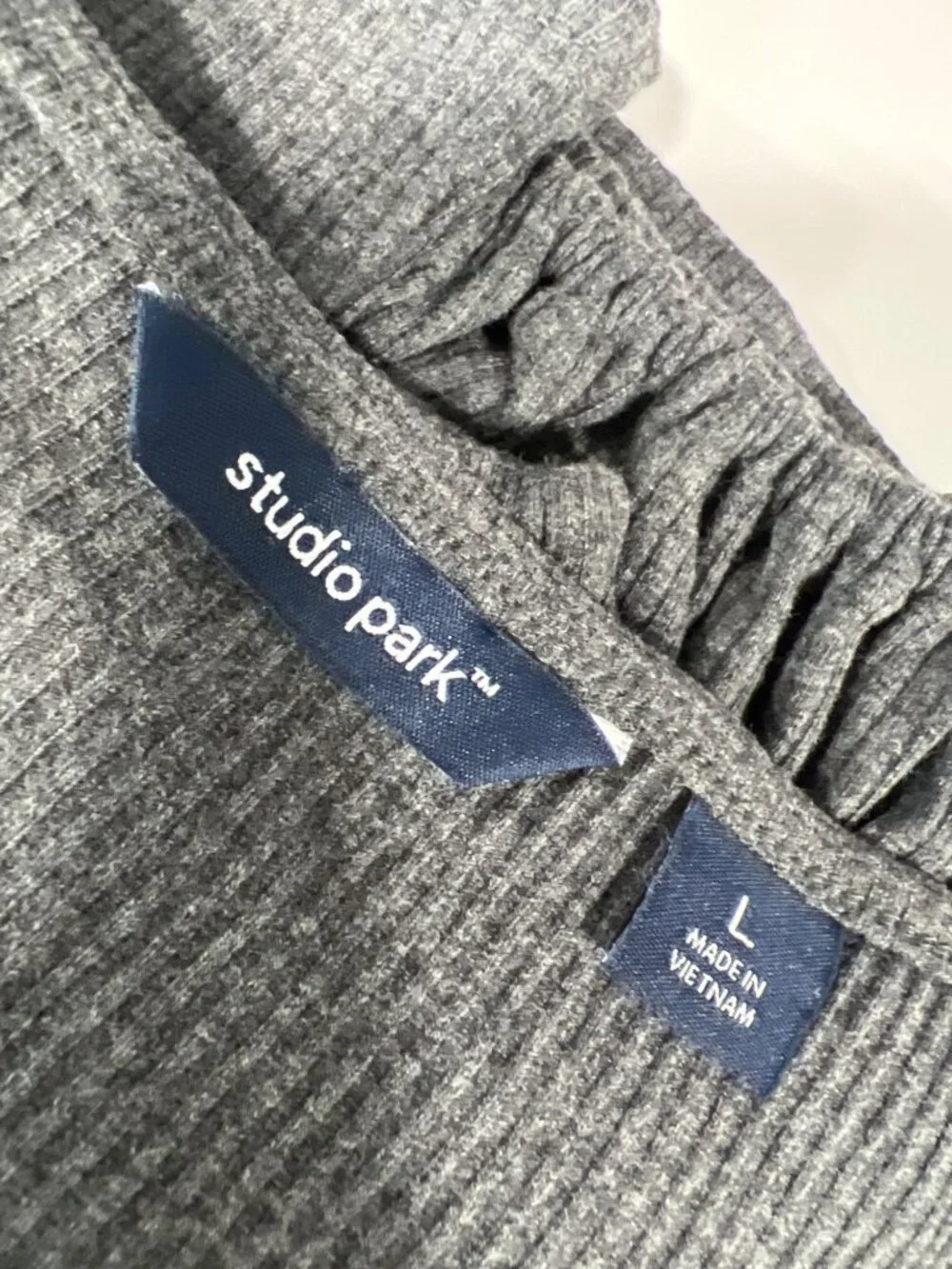 Studio Park x Shawn Killinger Top Size Large Ribbed Knit Ruffle Sleeve Charcoal - Picture 3 of 6